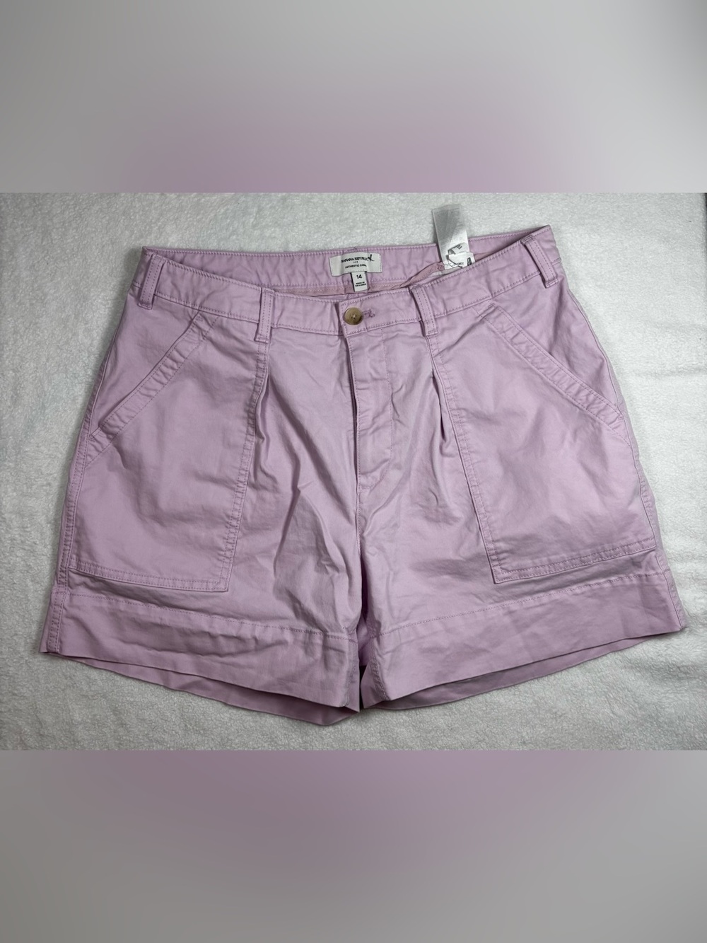 Women’s Banana Republic lavender chino shorts, size 14, button‑zip front Euc